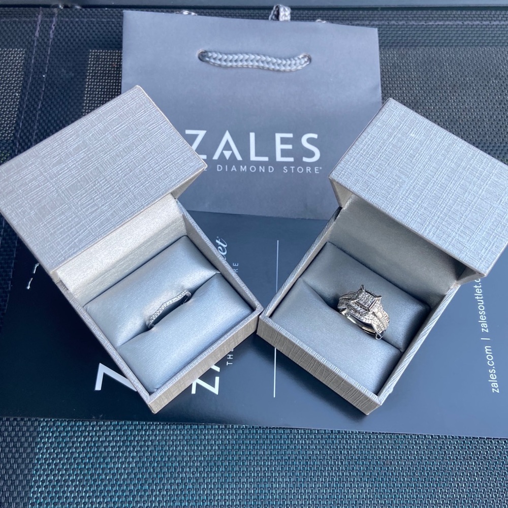 Women”s diamond ring